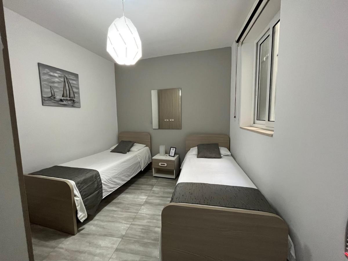 F7 Room 2, Private Bedroom Two Single Beds Shared Bathroom In Shared Flat Msida Εξωτερικό φωτογραφία
